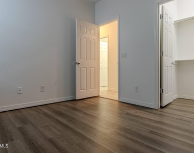 4219 S 57th Drive - Photo Thumbnail 29