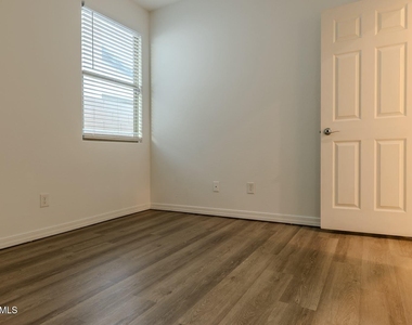 4219 S 57th Drive - Photo Thumbnail 28