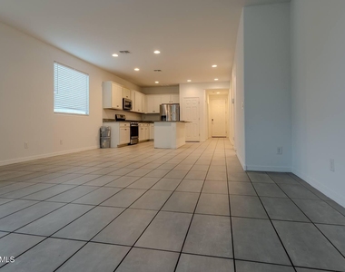 4219 S 57th Drive - Photo Thumbnail 14