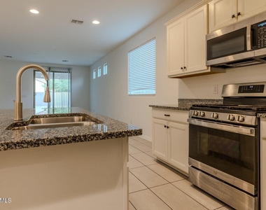 4219 S 57th Drive - Photo Thumbnail 11