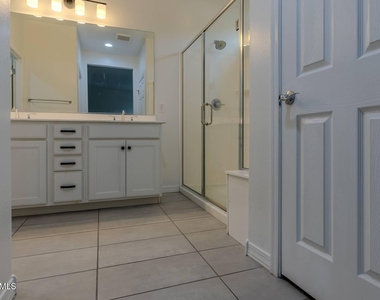 4219 S 57th Drive - Photo Thumbnail 19