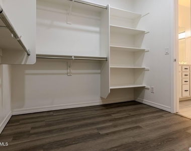 4219 S 57th Drive - Photo Thumbnail 21
