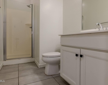 4219 S 57th Drive - Photo Thumbnail 7