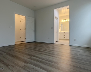 4219 S 57th Drive - Photo Thumbnail 17