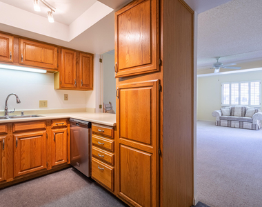 10330 W Thunderbird Boulevard - Photo Thumbnail 7