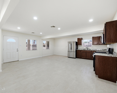 6644 S 6th Avenue - Photo Thumbnail 3