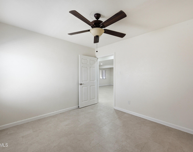 6644 S 6th Avenue - Photo Thumbnail 10