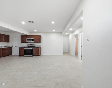 6644 S 6th Avenue - Photo Thumbnail 1
