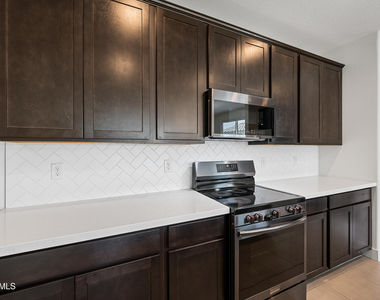2090 S 242nd Lane - Photo Thumbnail 8
