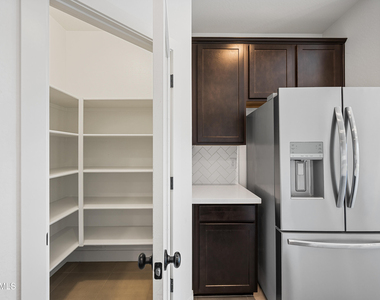 2090 S 242nd Lane - Photo Thumbnail 9