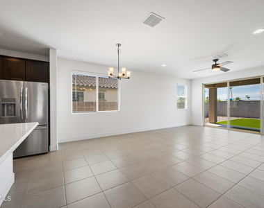 2090 S 242nd Lane - Photo Thumbnail 6