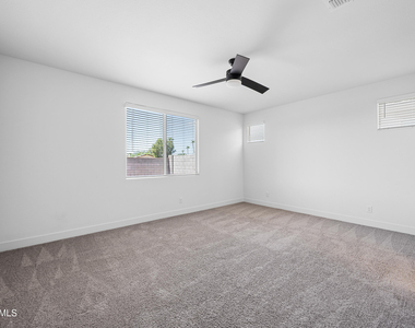 2090 S 242nd Lane - Photo Thumbnail 11