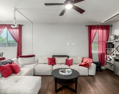 6212 W Orchid Lane - Photo Thumbnail 7