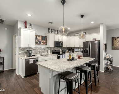 6212 W Orchid Lane - Photo Thumbnail 10