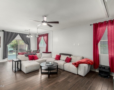 6212 W Orchid Lane - Photo Thumbnail 6