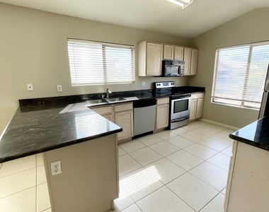 11434 W Cambridge Avenue - Photo Thumbnail 5