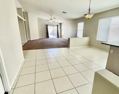 11434 W Cambridge Avenue - Photo Thumbnail 4