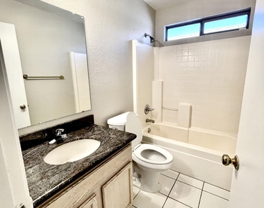 11434 W Cambridge Avenue - Photo Thumbnail 9