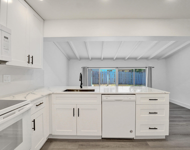 1738 Ne 52nd Street - Photo Thumbnail 10