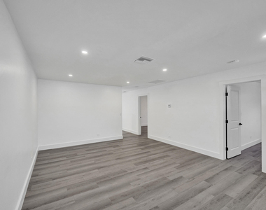 1738 Ne 52nd Street - Photo Thumbnail 5
