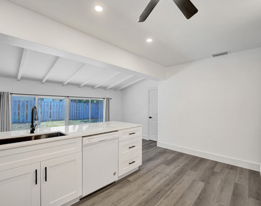 1738 Ne 52nd Street - Photo Thumbnail 11
