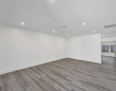 1738 Ne 52nd Street - Photo Thumbnail 3