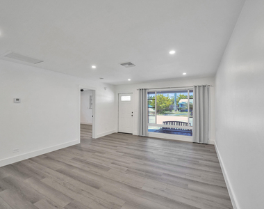 1738 Ne 52nd Street - Photo Thumbnail 24