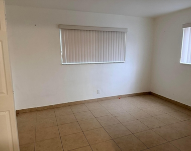 5271 Sw 90th Way - Photo Thumbnail 5