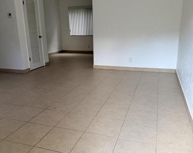 5271 Sw 90th Way - Photo Thumbnail 2