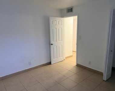 5271 Sw 90th Way - Photo Thumbnail 4