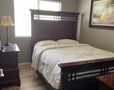 13314 W Mauna Loa Lane - Photo Thumbnail 7