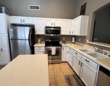 13314 W Mauna Loa Lane - Photo Thumbnail 5