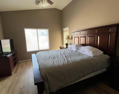 13314 W Mauna Loa Lane - Photo Thumbnail 9