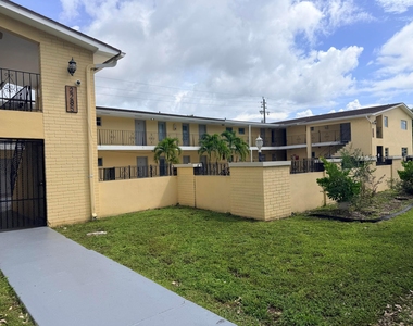 2285 Ne 172nd Street - Photo Thumbnail 15
