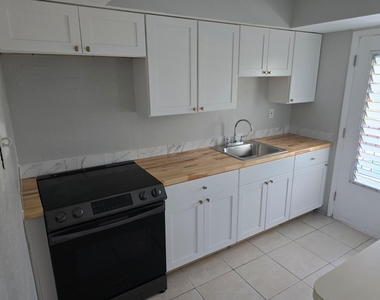 2285 Ne 172nd Street - Photo Thumbnail 2