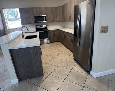 315 Nw 158th Lane - Photo Thumbnail 8