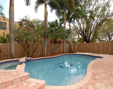 315 Nw 158th Lane - Photo Thumbnail 24