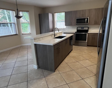 315 Nw 158th Lane - Photo Thumbnail 9