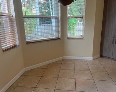 315 Nw 158th Lane - Photo Thumbnail 6