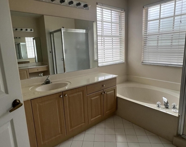 315 Nw 158th Lane - Photo Thumbnail 18