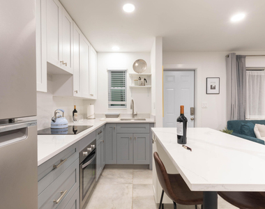 1826 Jefferson Street - Photo Thumbnail 4
