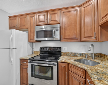 812 Sky Pine Way - Photo Thumbnail 7