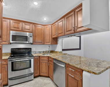 812 Sky Pine Way - Photo Thumbnail 6