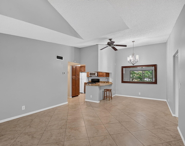 812 Sky Pine Way - Photo Thumbnail 2