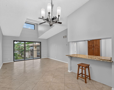 812 Sky Pine Way - Photo Thumbnail 4