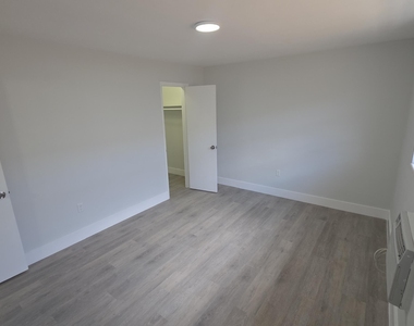 7612 Pembroke Road - Photo Thumbnail 9
