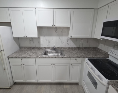 7612 Pembroke Road - Photo Thumbnail 3