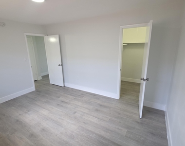7612 Pembroke Road - Photo Thumbnail 10