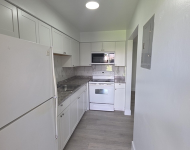 7612 Pembroke Road - Photo Thumbnail 4