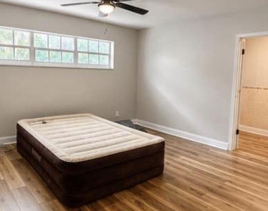 4421 Ne 23rd Avenue - Photo Thumbnail 6